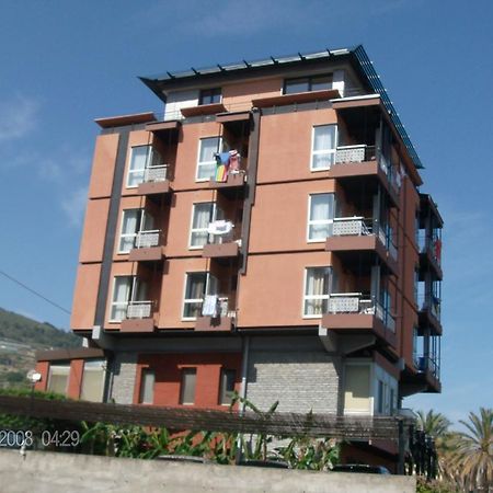 Residence Dei Fiori ボルディゲーラ エクステリア 写真