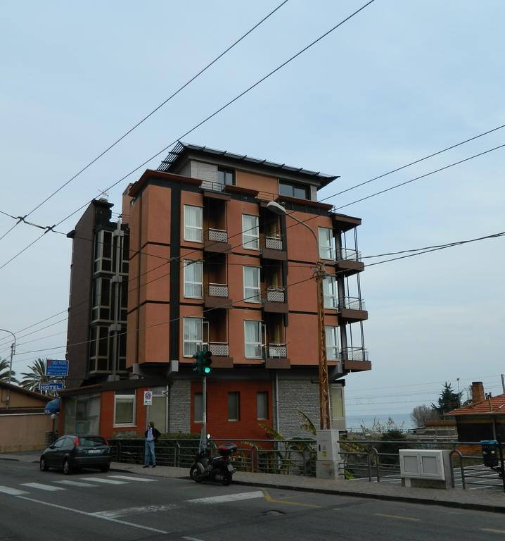 Residence Dei Fiori ボルディゲーラ エクステリア 写真